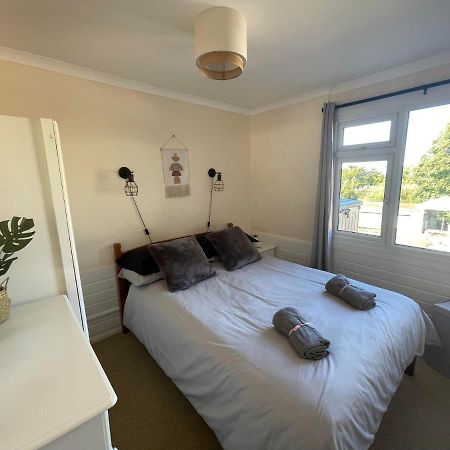 2 Bedroom Holiday Chalet Near Bude Kilkhampton Exterior photo